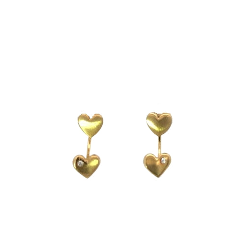 Nuran Nature øreringe i 14 karat guld med hjerter og 0,02 ct diamanter.